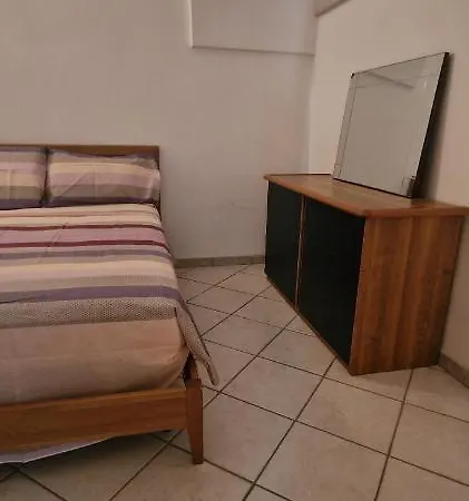 Titti House - *